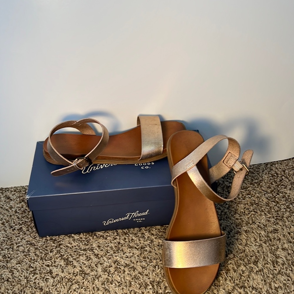 These are a size  8 1/2 sandal by universal thread goods co.